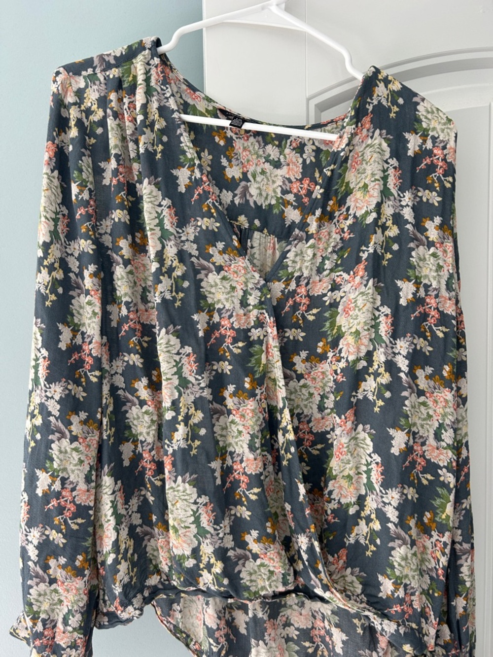 Lucky Brand Dark Gray Floral V-Neck Long Sleeve Blouse